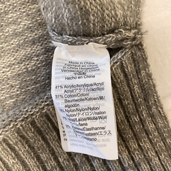 Comfy cozy grey J Crew turtleneck sweater - Picture 4 of 7